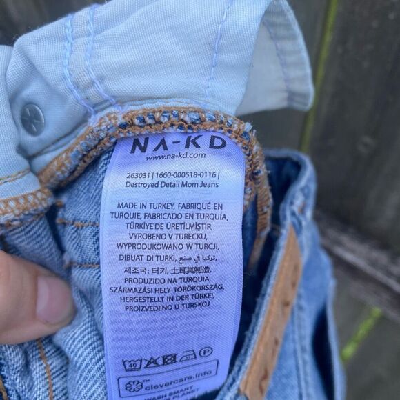 NA-KD Destroyed Detail Mom Jean Mid Wash | 28 - Picture 5 of 6